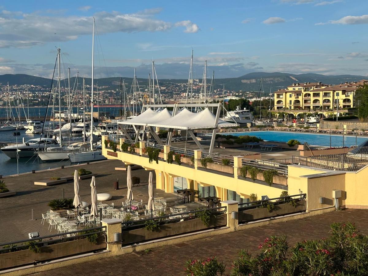 Al Porticciolo Apartment Múggia Екстериор снимка